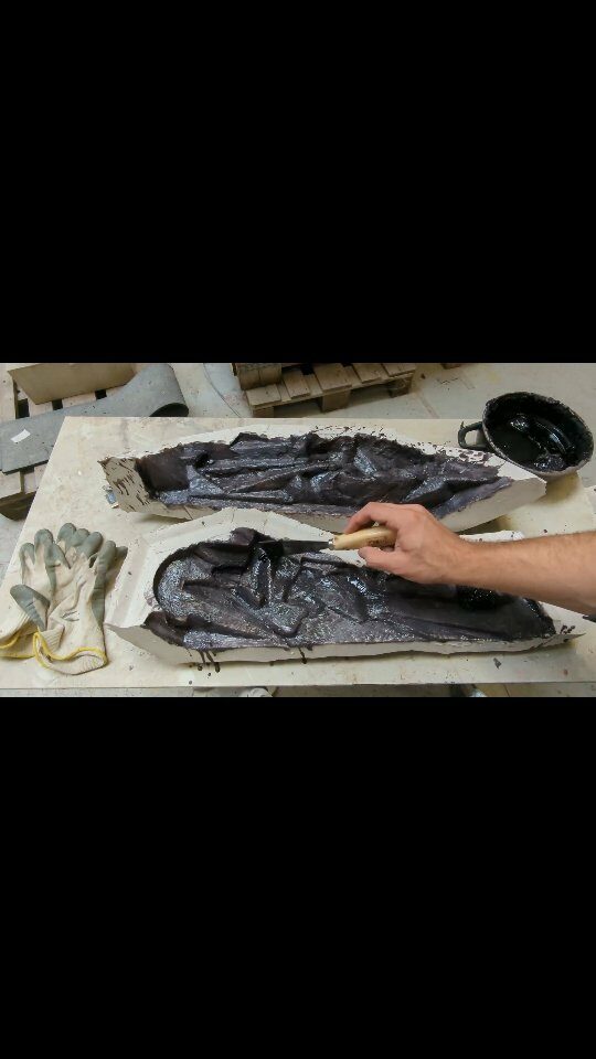Every one of my bronze sculptures starts with a unique wax positive. I like to cast and refine this with my own hands to make sure it is to my standards. This is the wax creation process for "Momentum".

#sculpture #sculptor #waxsculpture #sculptorstudio #fineartsculpture #skulptur #bildhauer #artcall #workingartist