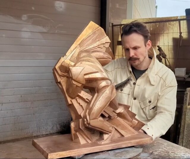 Prometheus is complete in bronze! It has been quite a process and a considerable labour of love. Really enjoying this in raw unpatinated bronze.

#sculpture #bronzesculpture #artdeco #vorticism #futurism #finartsculpture #sculptor
